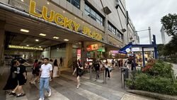 Lucky Plaza (D9), Retail #485236541